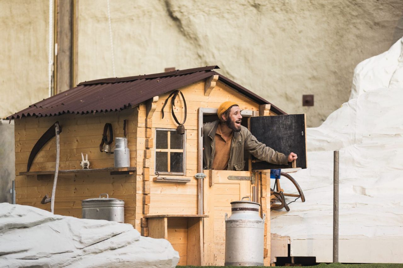 Senn ruft aus der Hütte